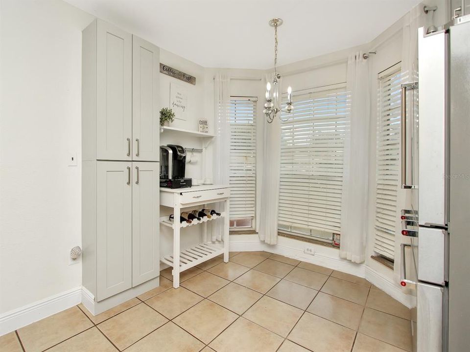 For Sale: $345,000 (3 beds, 2 baths, 1140 Square Feet)