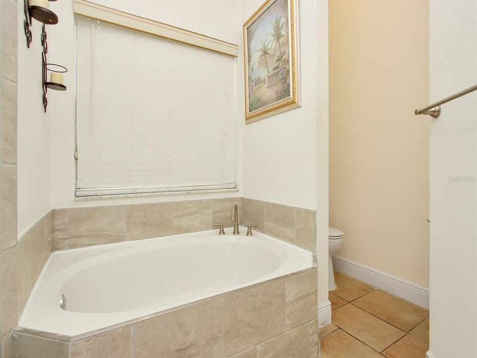 For Sale: $345,000 (3 beds, 2 baths, 1140 Square Feet)