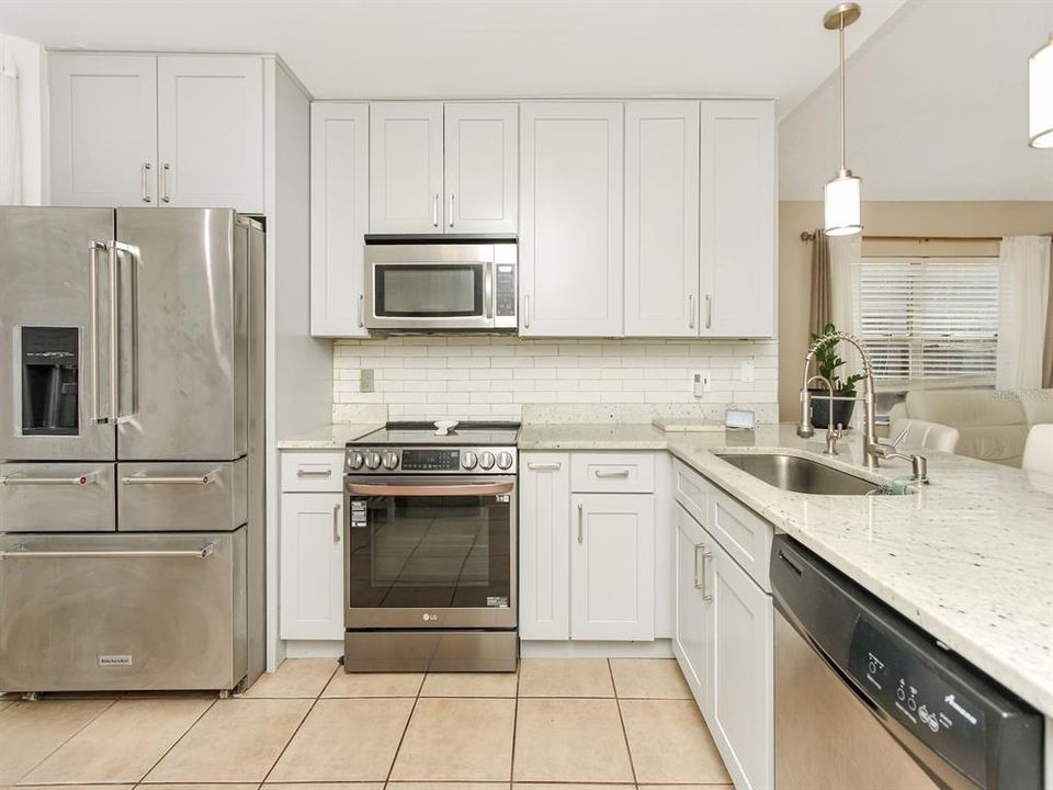 For Sale: $345,000 (3 beds, 2 baths, 1140 Square Feet)