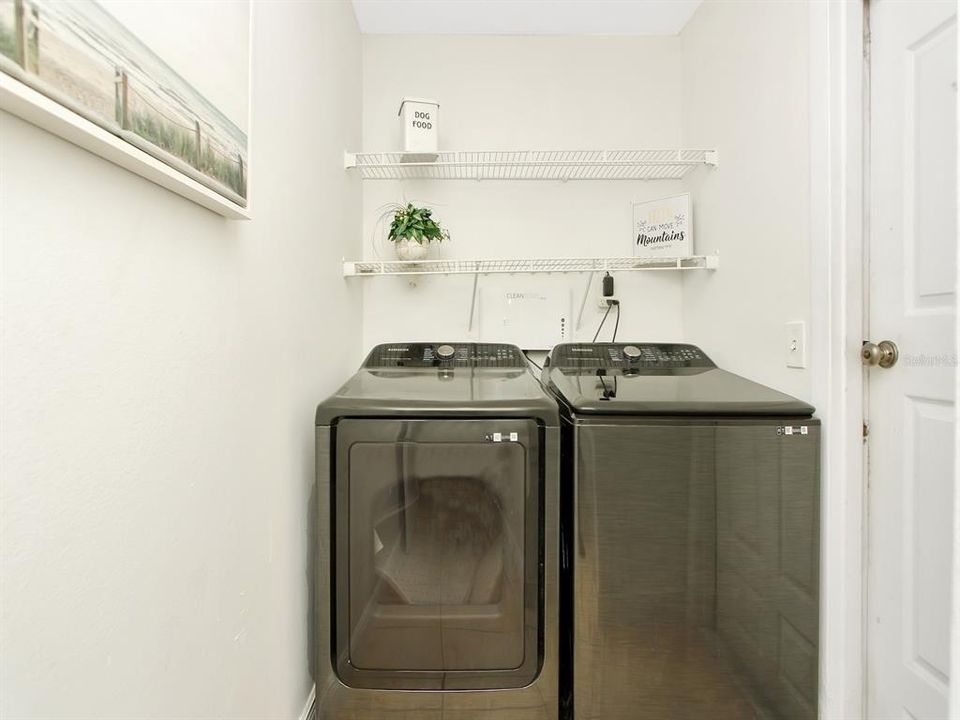 For Sale: $345,000 (3 beds, 2 baths, 1140 Square Feet)