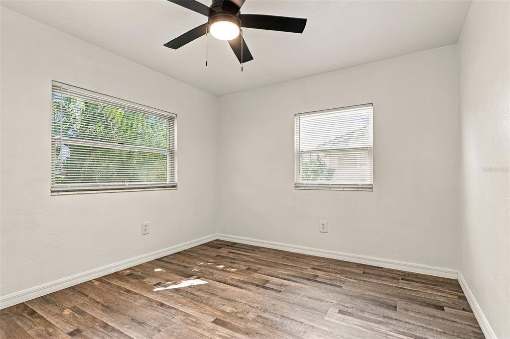 For Sale: $299,000 (2 beds, 1 baths, 841 Square Feet)