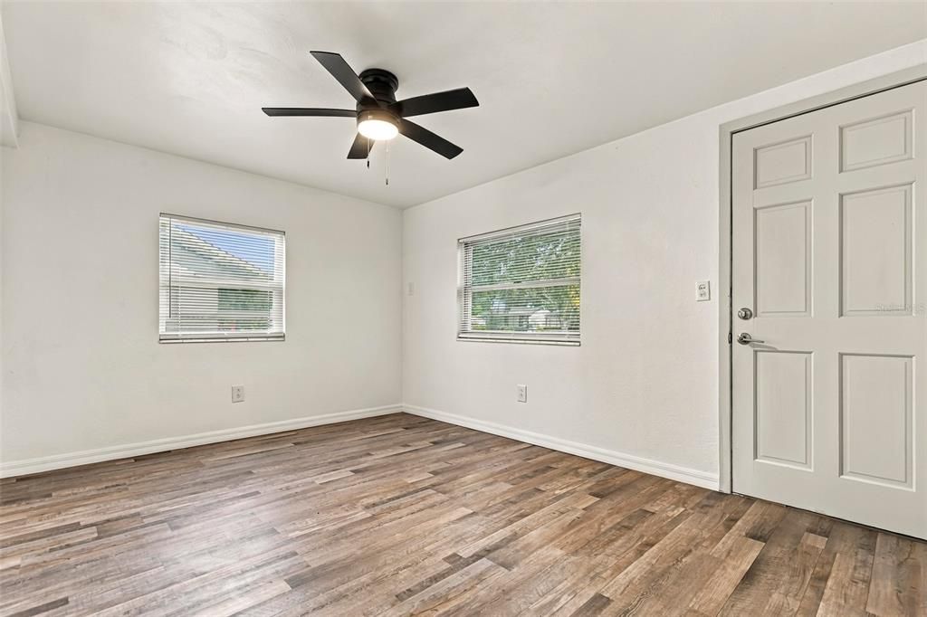 For Sale: $299,000 (2 beds, 1 baths, 841 Square Feet)