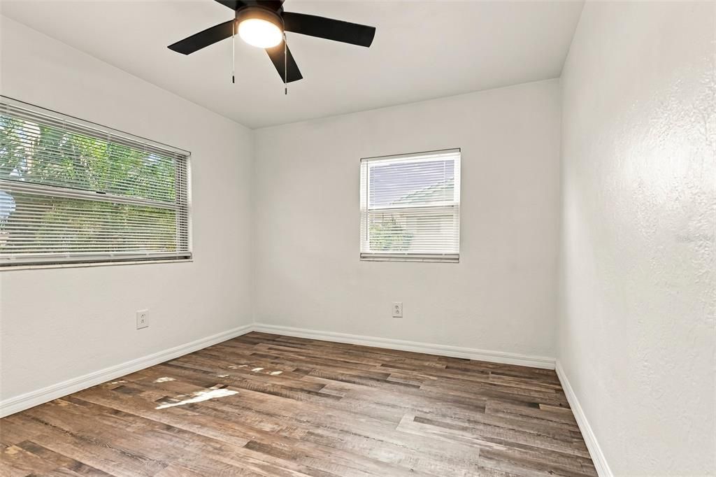 For Sale: $299,000 (2 beds, 1 baths, 841 Square Feet)
