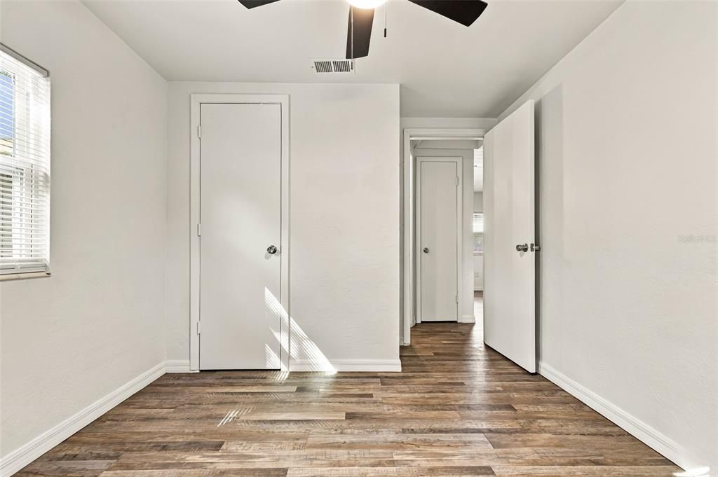 For Sale: $299,000 (2 beds, 1 baths, 841 Square Feet)