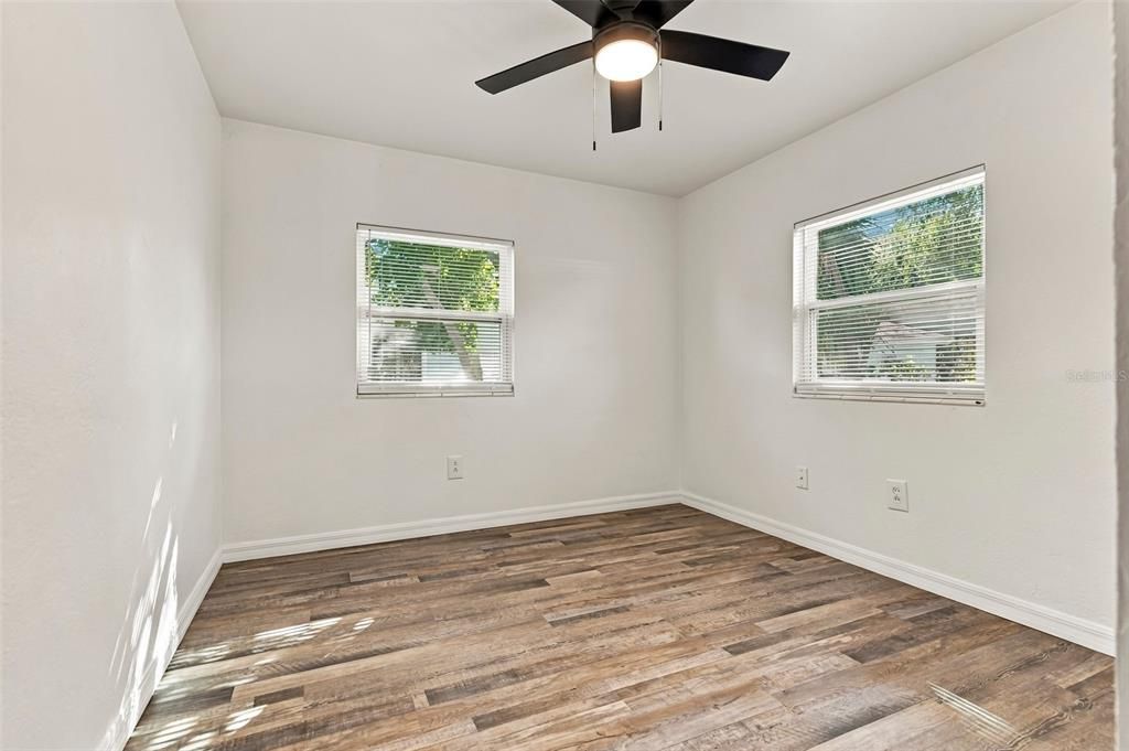 For Sale: $299,000 (2 beds, 1 baths, 841 Square Feet)