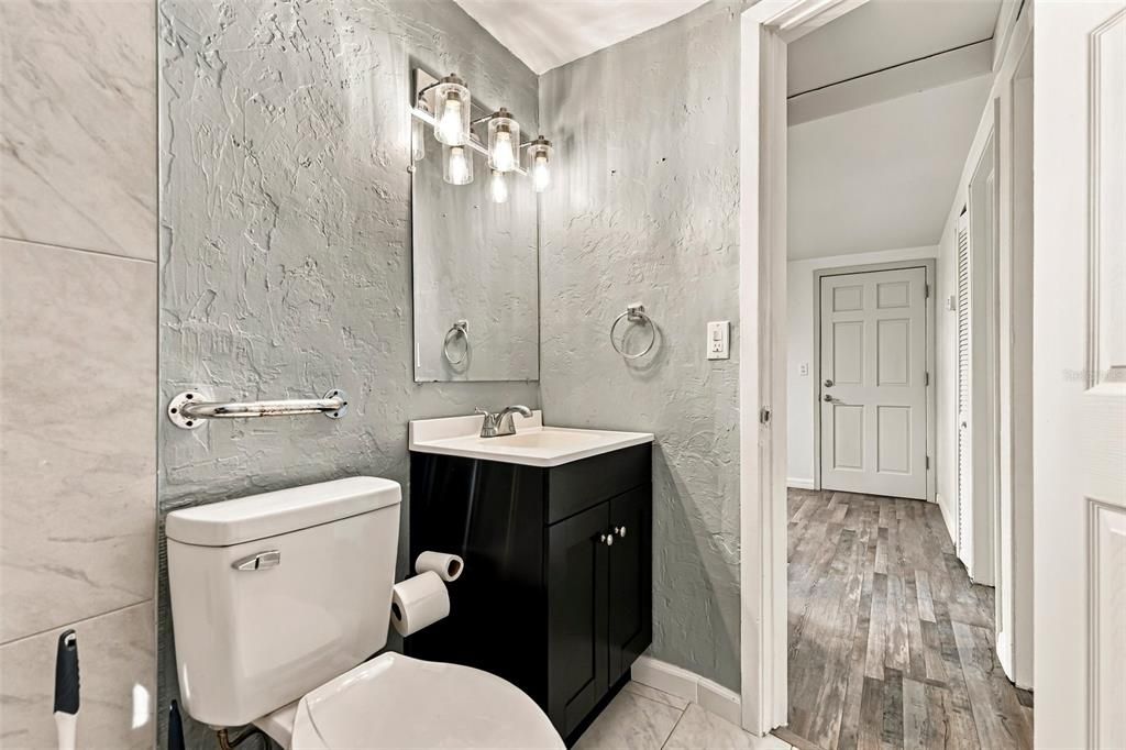 For Sale: $299,000 (2 beds, 1 baths, 841 Square Feet)