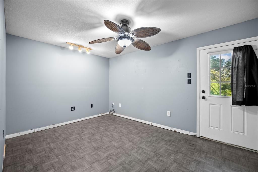 En Venta: $529,990 (4 camas, 2 baños, 2071 Pies cuadrados)