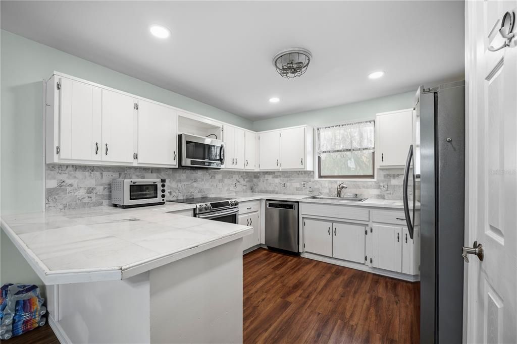 En Venta: $529,990 (4 camas, 2 baños, 2071 Pies cuadrados)