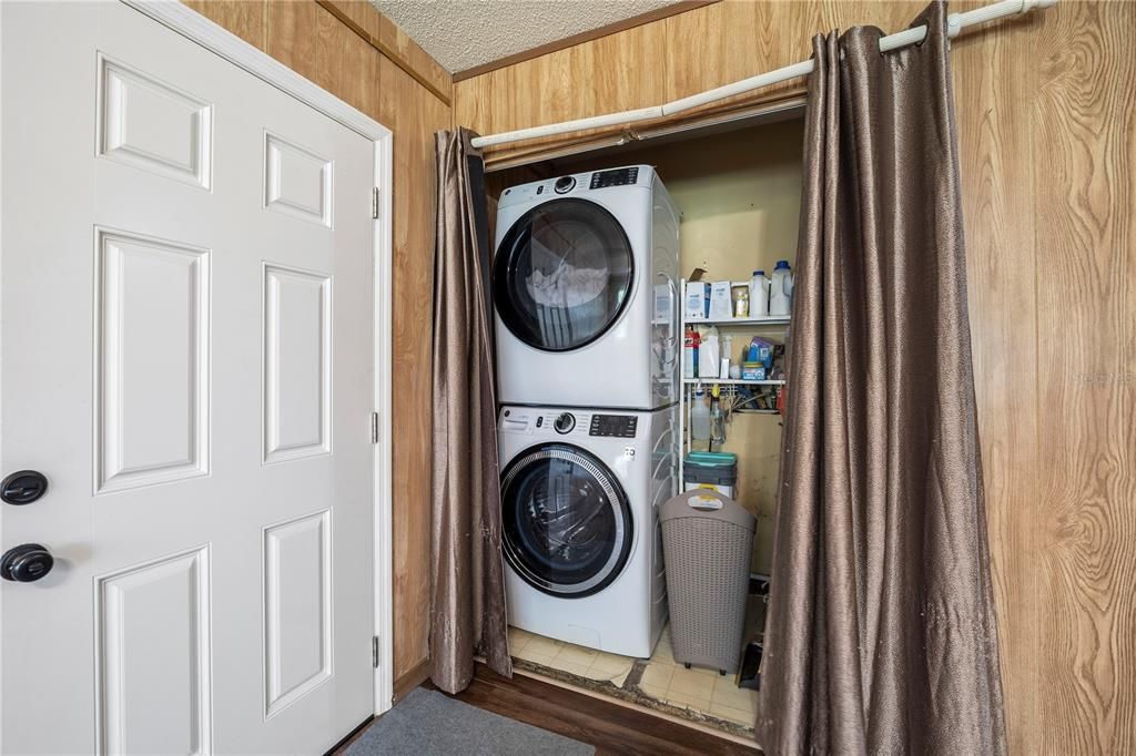 En Venta: $529,990 (4 camas, 2 baños, 2071 Pies cuadrados)