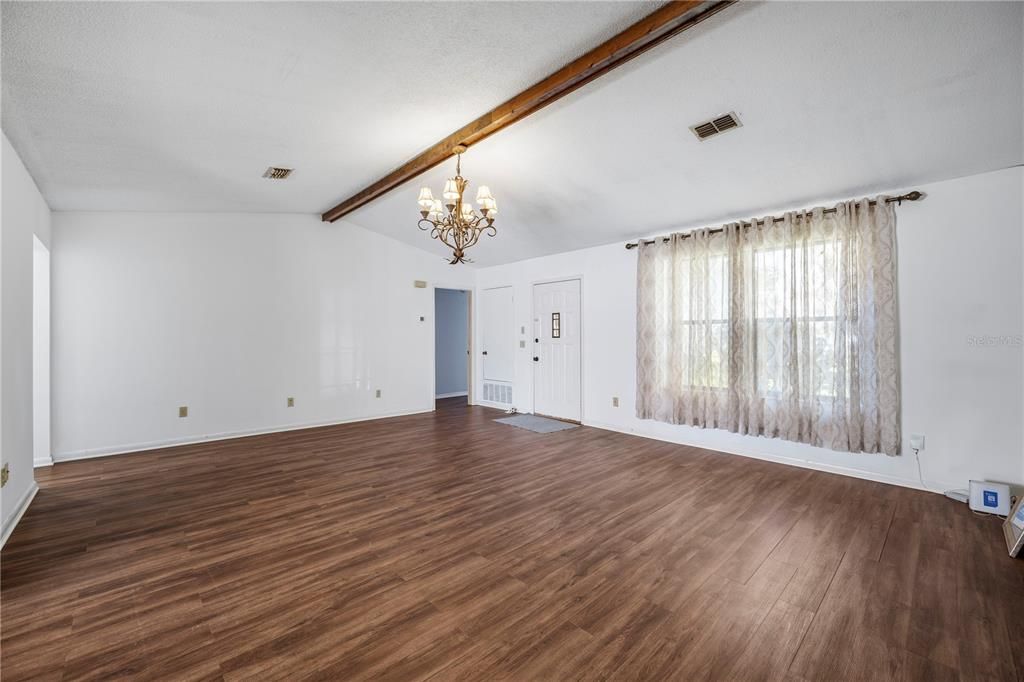 En Venta: $529,990 (4 camas, 2 baños, 2071 Pies cuadrados)