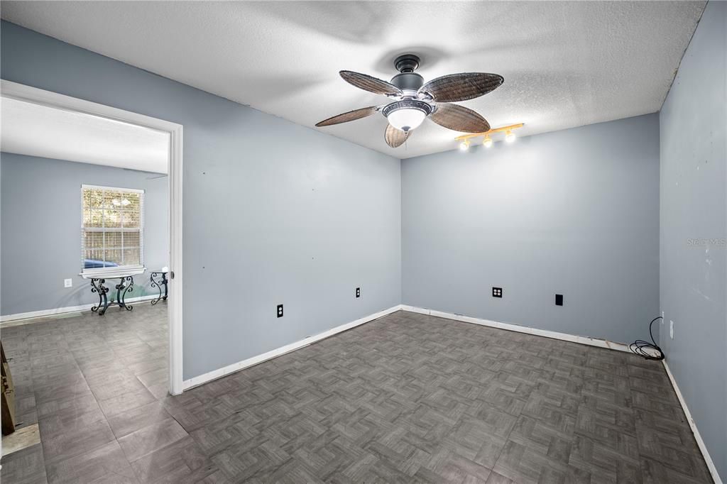 En Venta: $529,990 (4 camas, 2 baños, 2071 Pies cuadrados)