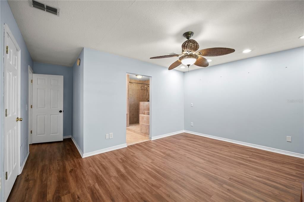 En Venta: $529,990 (4 camas, 2 baños, 2071 Pies cuadrados)
