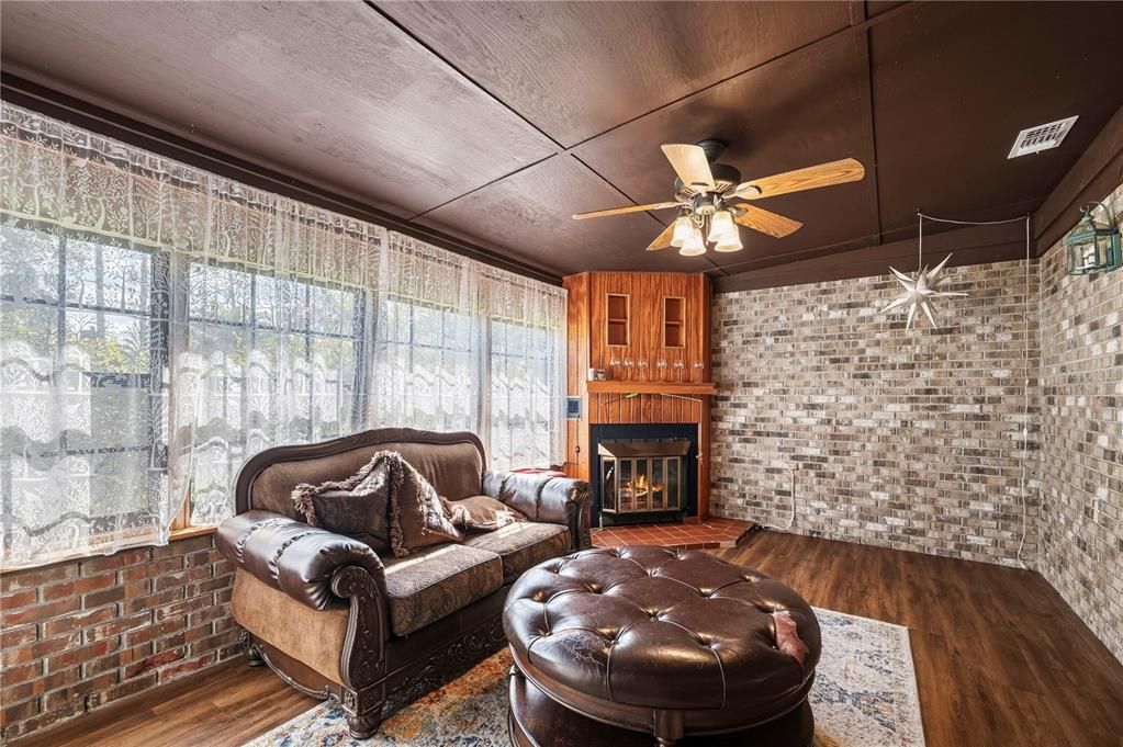 En Venta: $529,990 (4 camas, 2 baños, 2071 Pies cuadrados)