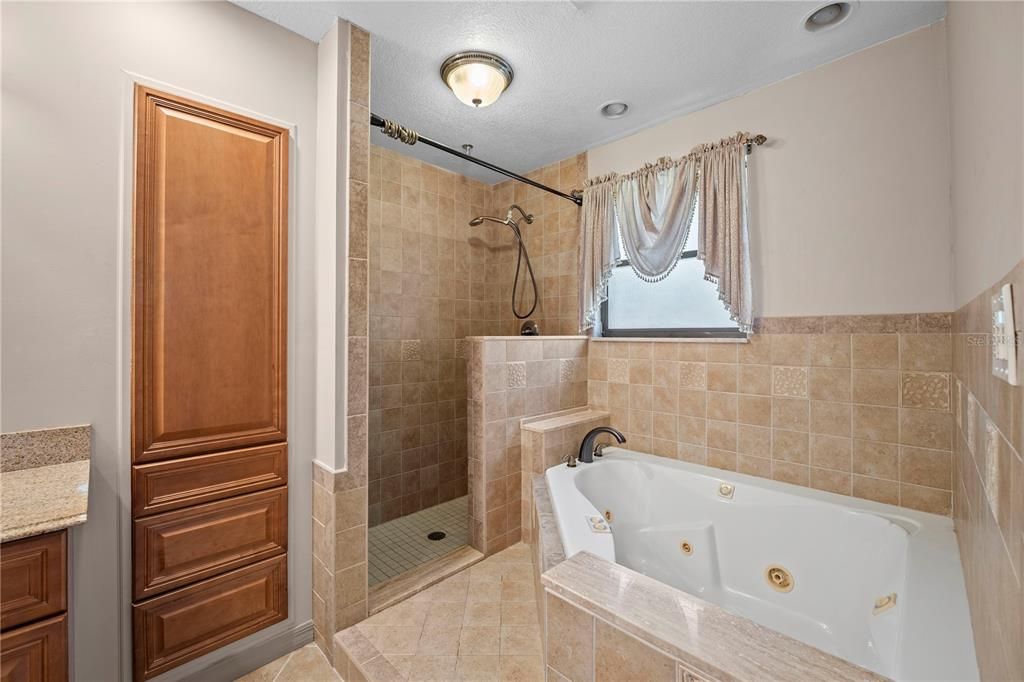 En Venta: $529,990 (4 camas, 2 baños, 2071 Pies cuadrados)