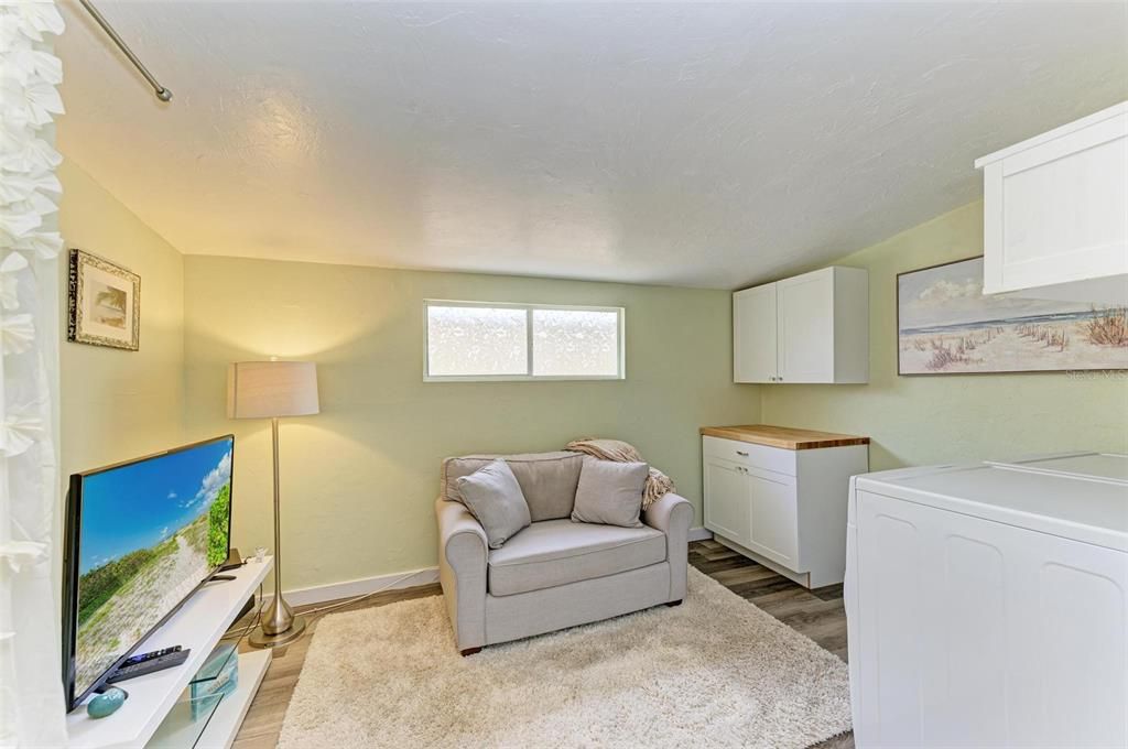 For Sale: $149,900 (1 beds, 1 baths, 595 Square Feet)