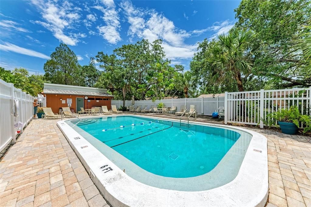 For Sale: $149,900 (1 beds, 1 baths, 595 Square Feet)