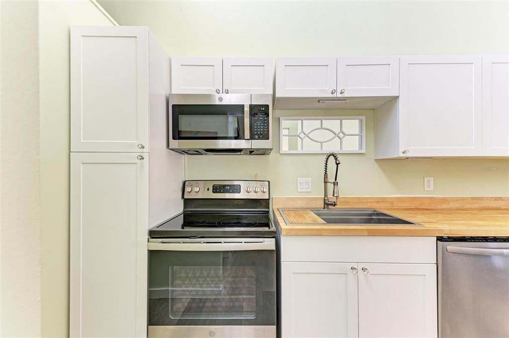 For Sale: $149,900 (1 beds, 1 baths, 595 Square Feet)