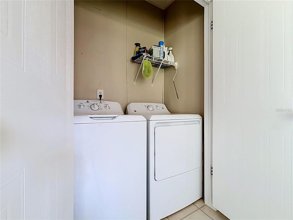 На продажу: $279,900 (3 спален, 2 ванн, 1402 Квадратных фут)