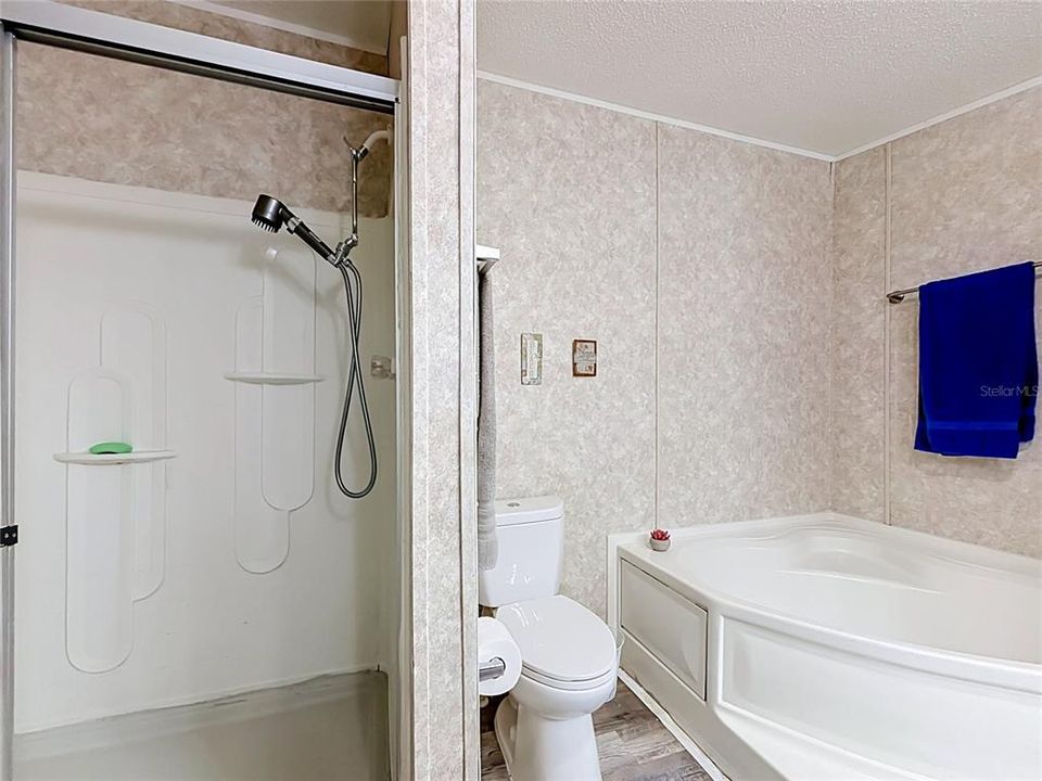 На продажу: $279,900 (3 спален, 2 ванн, 1402 Квадратных фут)