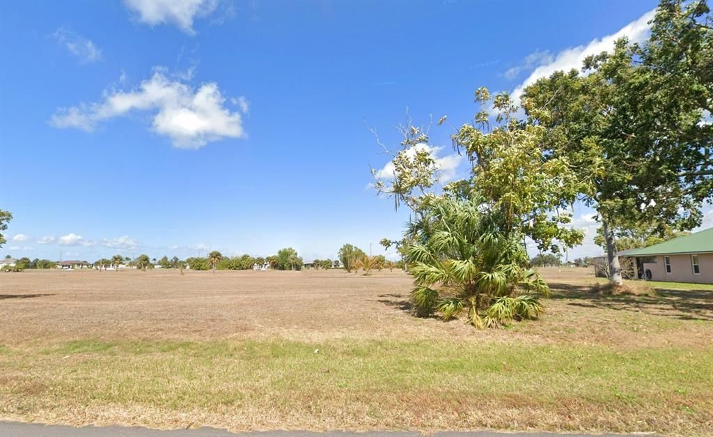 На продажу: $42,000 (0.22 acres)