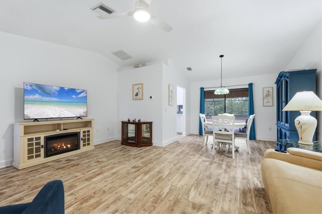 For Sale: $299,000 (3 beds, 2 baths, 1248 Square Feet)