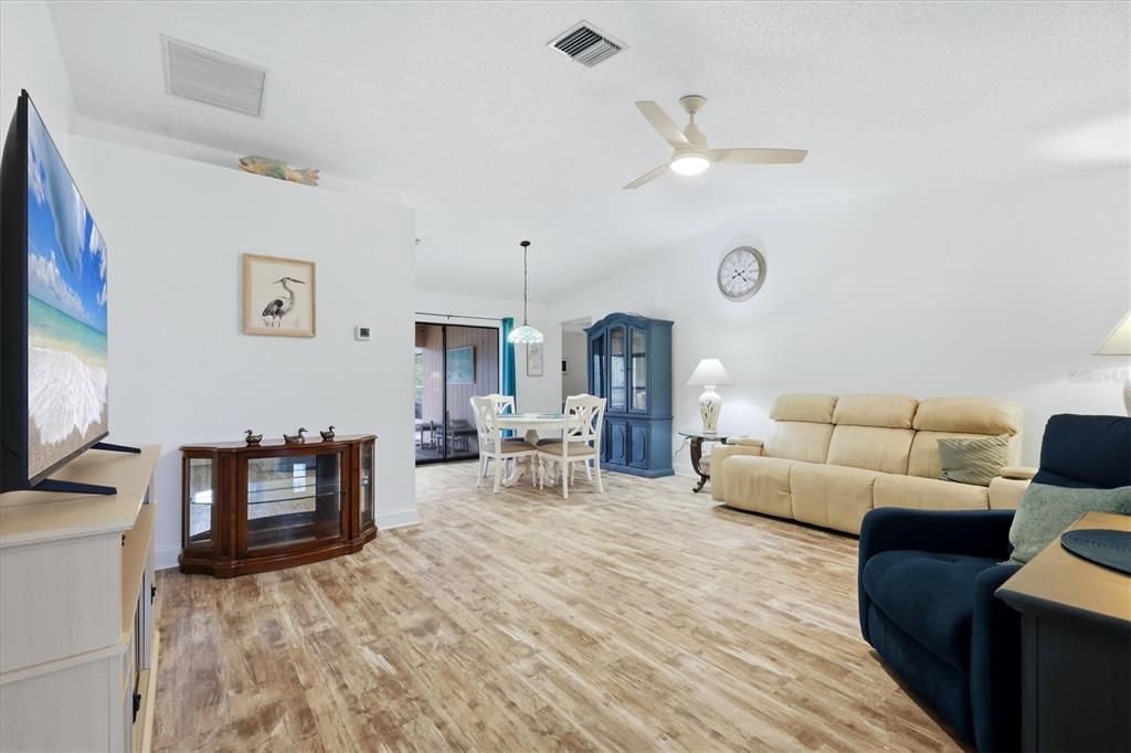 For Sale: $299,000 (3 beds, 2 baths, 1248 Square Feet)