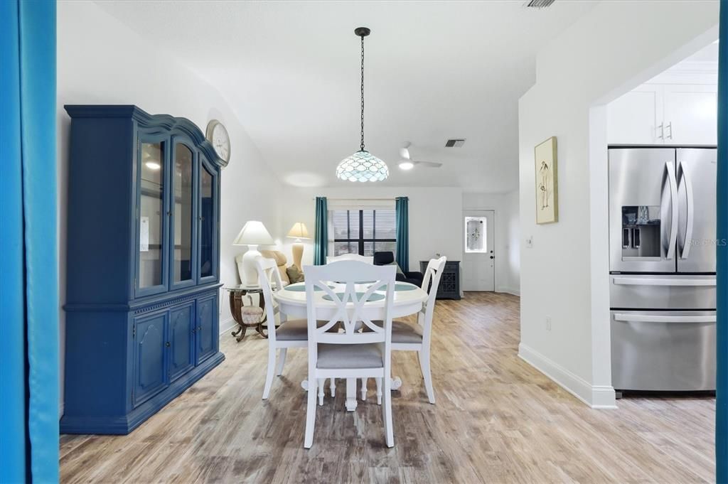 For Sale: $299,000 (3 beds, 2 baths, 1248 Square Feet)