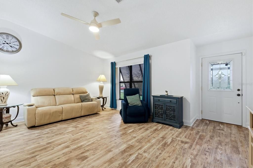 For Sale: $299,000 (3 beds, 2 baths, 1248 Square Feet)