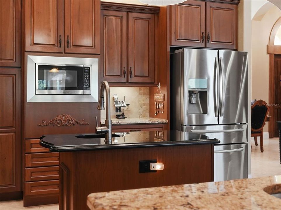 На продажу: $995,000 (4 спален, 3 ванн, 3845 Квадратных фут)