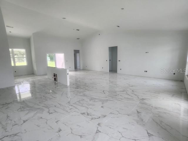 En Venta: $345,000 (4 camas, 3 baños, 2024 Pies cuadrados)