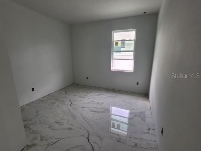 En Venta: $345,000 (4 camas, 3 baños, 2024 Pies cuadrados)