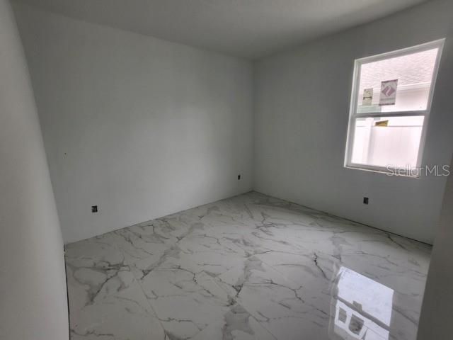 En Venta: $345,000 (4 camas, 3 baños, 2024 Pies cuadrados)