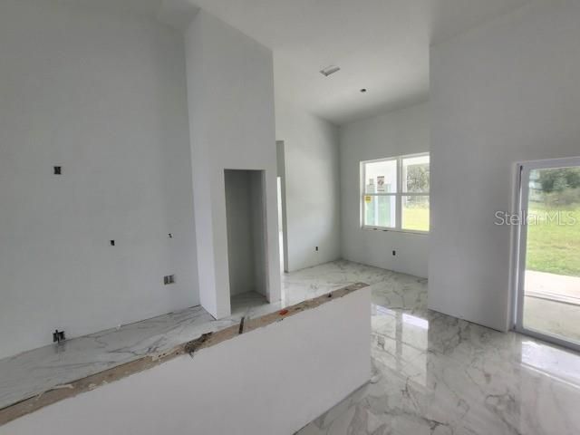 En Venta: $345,000 (4 camas, 3 baños, 2024 Pies cuadrados)
