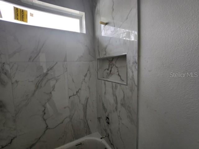 En Venta: $345,000 (4 camas, 3 baños, 2024 Pies cuadrados)