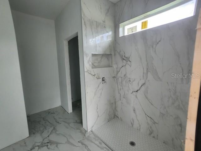 En Venta: $345,000 (4 camas, 3 baños, 2024 Pies cuadrados)