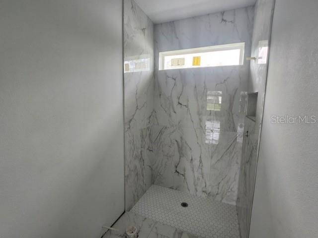 En Venta: $345,000 (4 camas, 3 baños, 2024 Pies cuadrados)