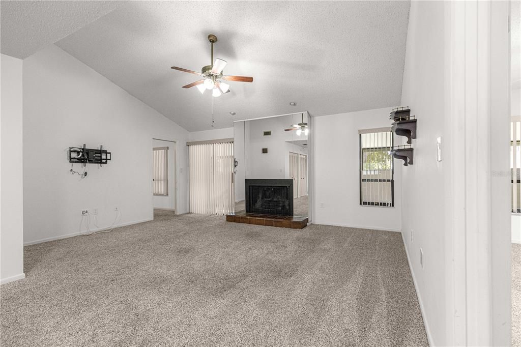 For Sale: $199,900 (3 beds, 2 baths, 1218 Square Feet)