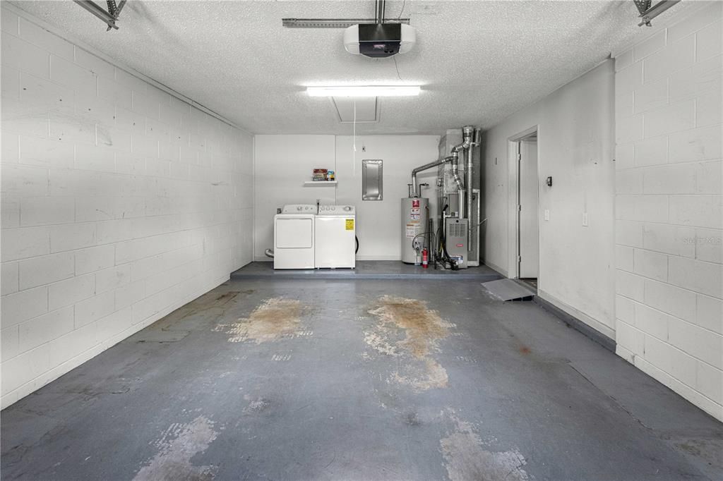 For Sale: $199,900 (3 beds, 2 baths, 1218 Square Feet)