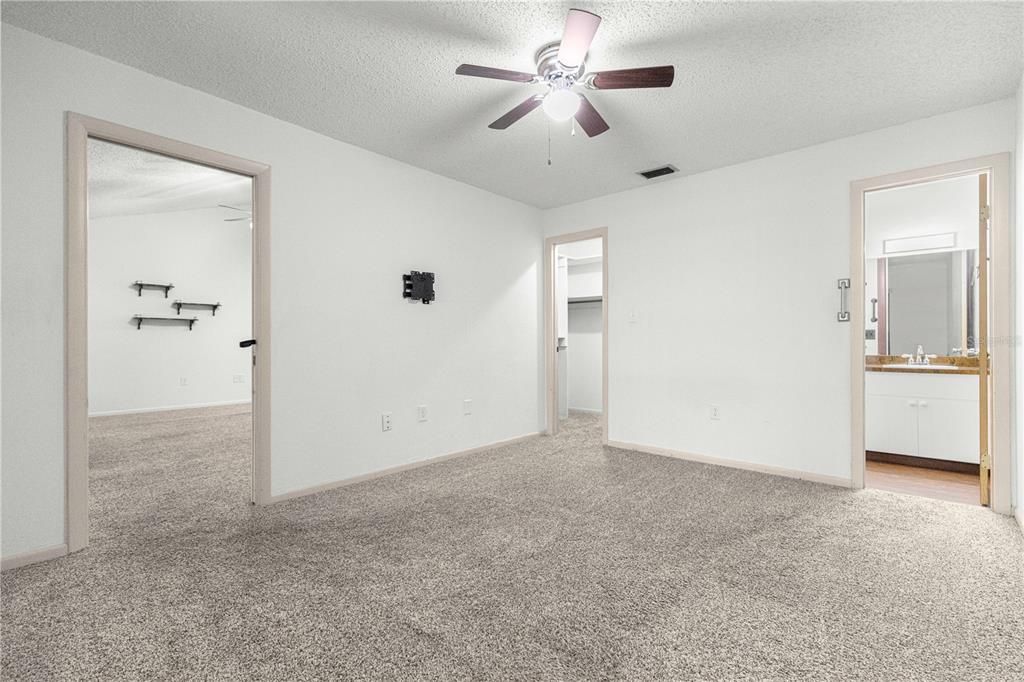 For Sale: $199,900 (3 beds, 2 baths, 1218 Square Feet)