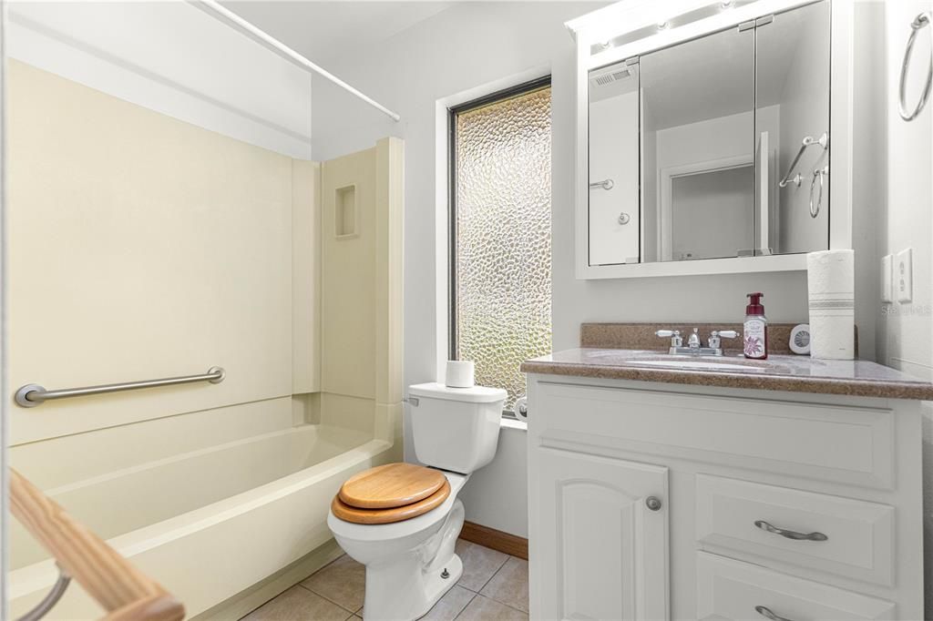 For Sale: $199,900 (3 beds, 2 baths, 1218 Square Feet)