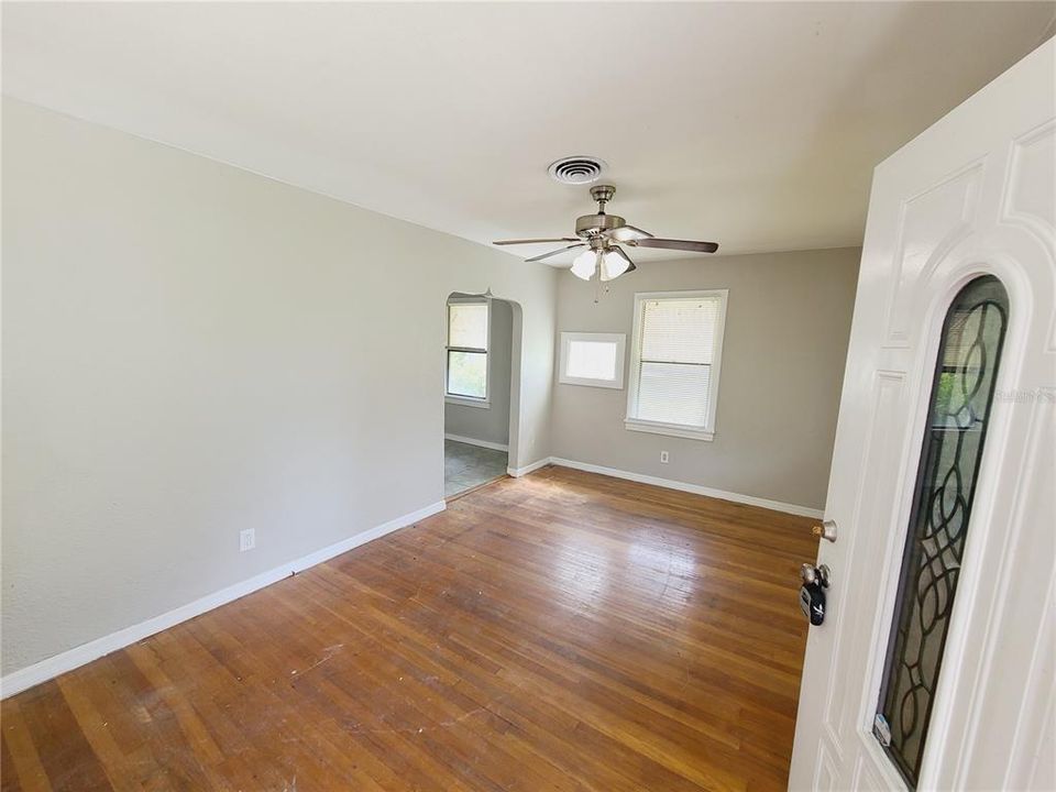 For Rent: $1,985 (3 beds, 1 baths, 1008 Square Feet)