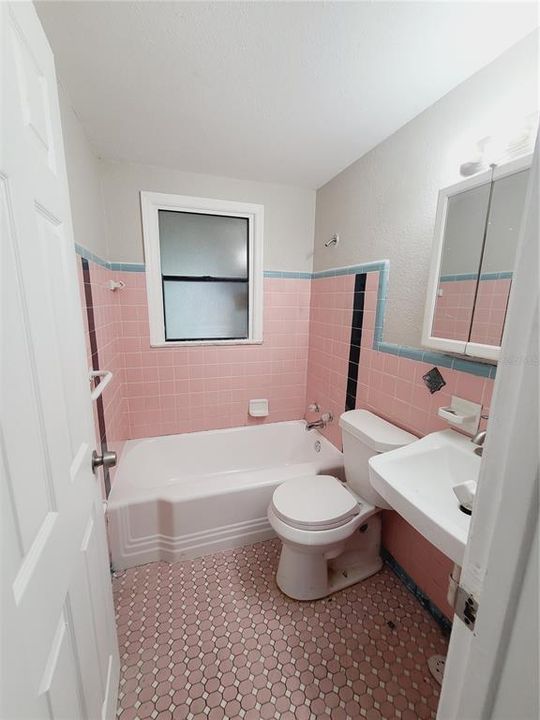 For Rent: $1,985 (3 beds, 1 baths, 1008 Square Feet)