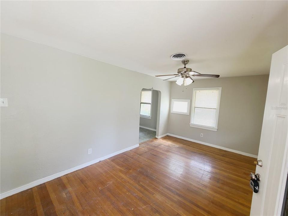 For Rent: $1,985 (3 beds, 1 baths, 1008 Square Feet)