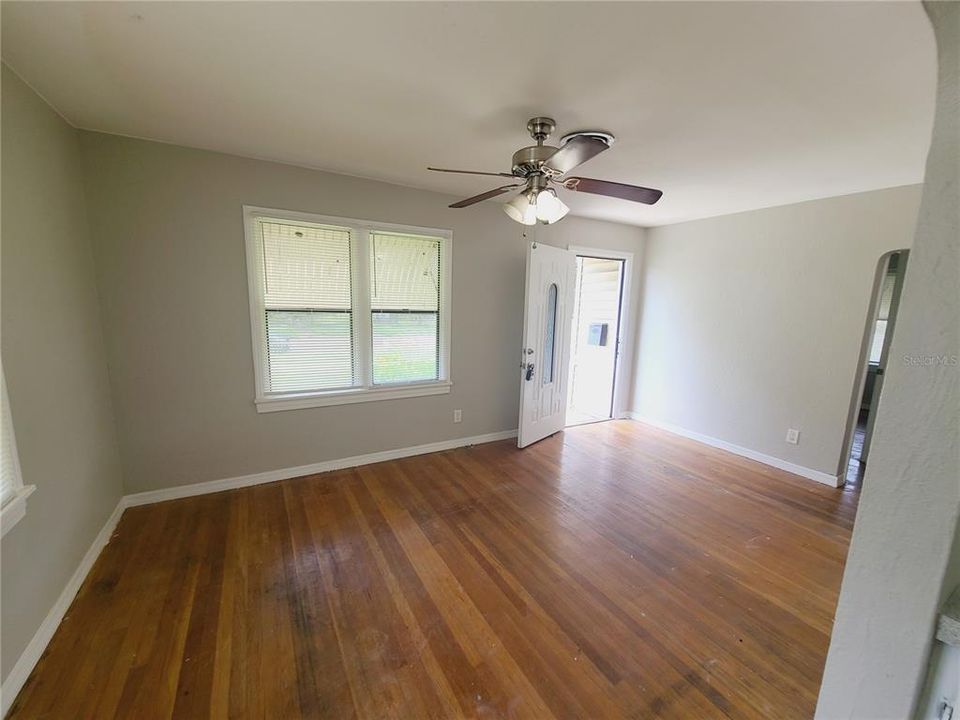 For Rent: $1,985 (3 beds, 1 baths, 1008 Square Feet)