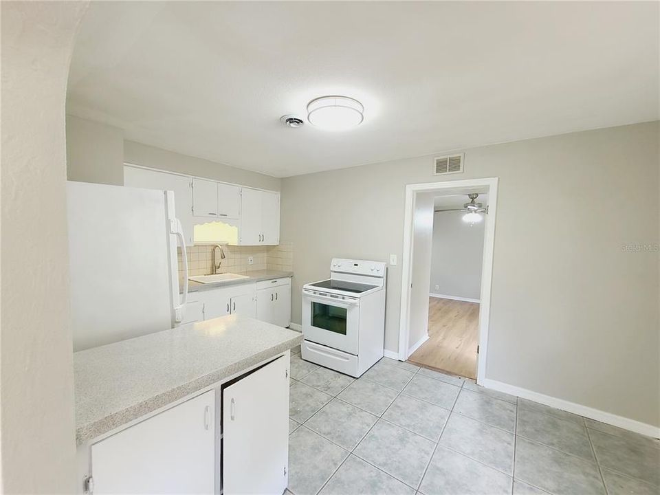For Rent: $1,985 (3 beds, 1 baths, 1008 Square Feet)
