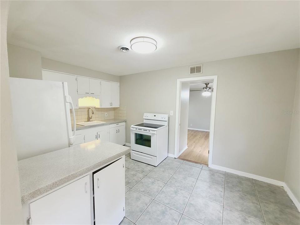 For Rent: $1,985 (3 beds, 1 baths, 1008 Square Feet)