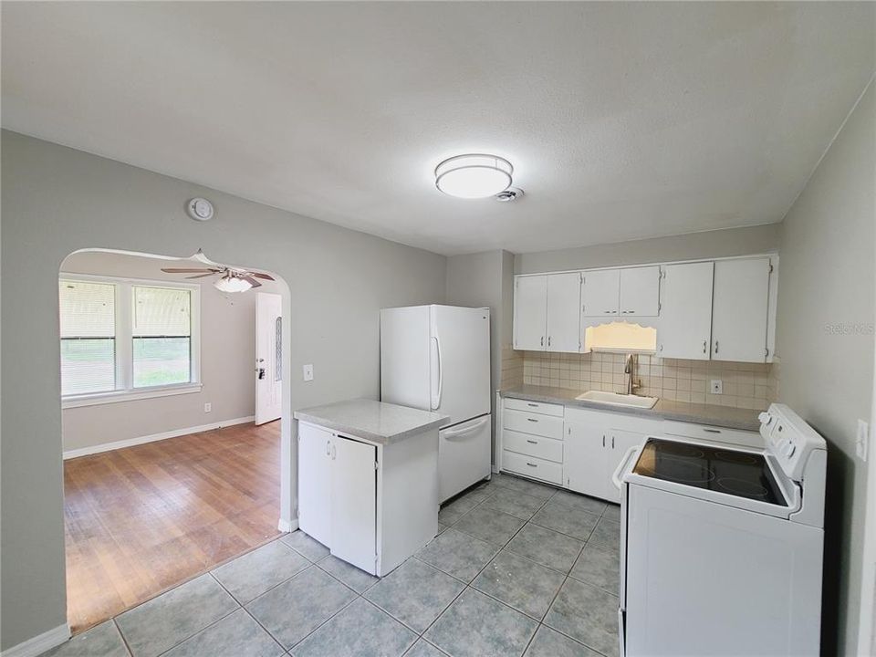 For Rent: $1,985 (3 beds, 1 baths, 1008 Square Feet)