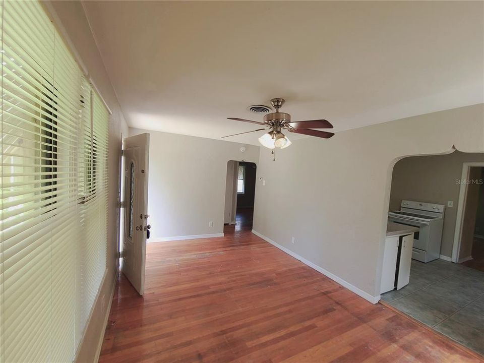 For Rent: $1,985 (3 beds, 1 baths, 1008 Square Feet)