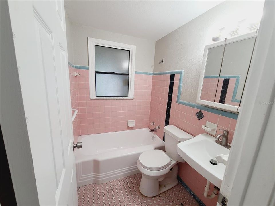 For Rent: $1,985 (3 beds, 1 baths, 1008 Square Feet)