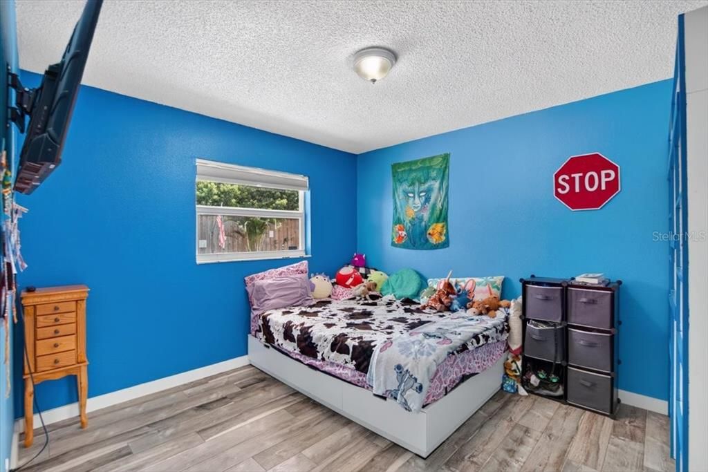 For Sale: $325,000 (3 beds, 2 baths, 1118 Square Feet)